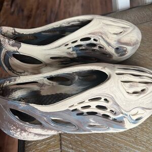 Men's Athletic Slip-On Shoes - Cream and Brown